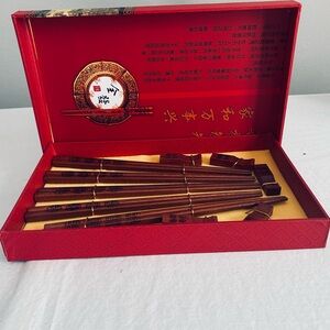 Gift set wooden chopsticks with rests